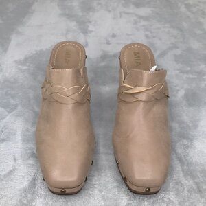 Mia Taupe Man Made Uppers Clogs Size 11 NWOT